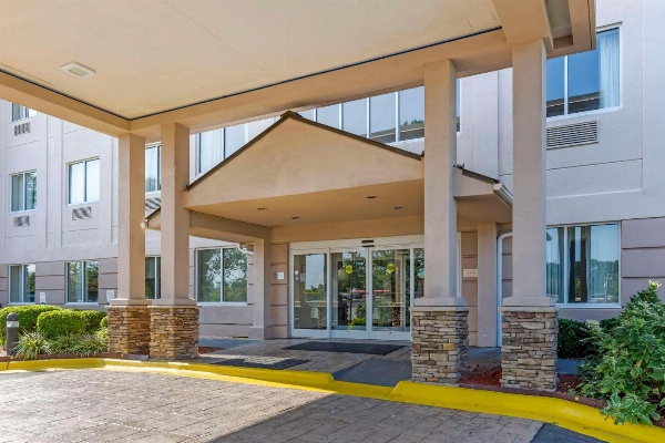 Comfort Suites Raleigh image 2