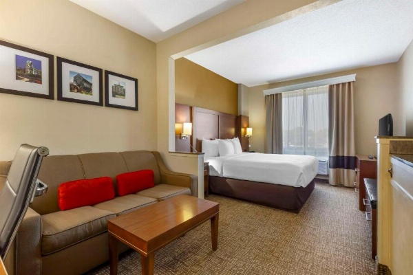 Comfort Suites Raleigh image 20