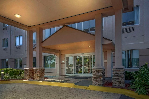 Comfort Suites Raleigh image 4